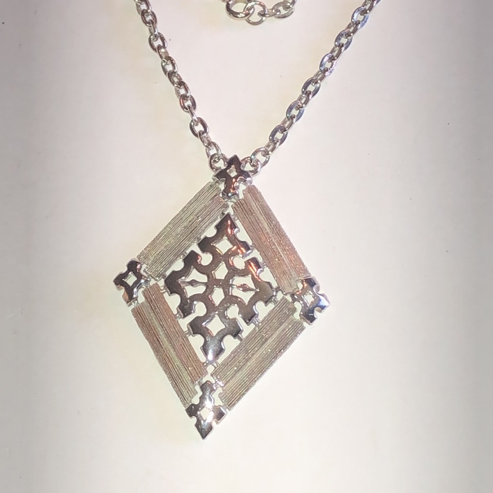 Lisner Vintage Silver Tone Geometric Diamond Shape Pendant Necklace